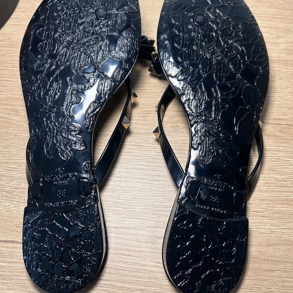 Valentino Black Jelly Sandals with Gold Rockstud Bow - Picture 5 of 6